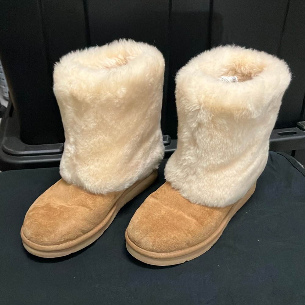 UGG SIZE 8